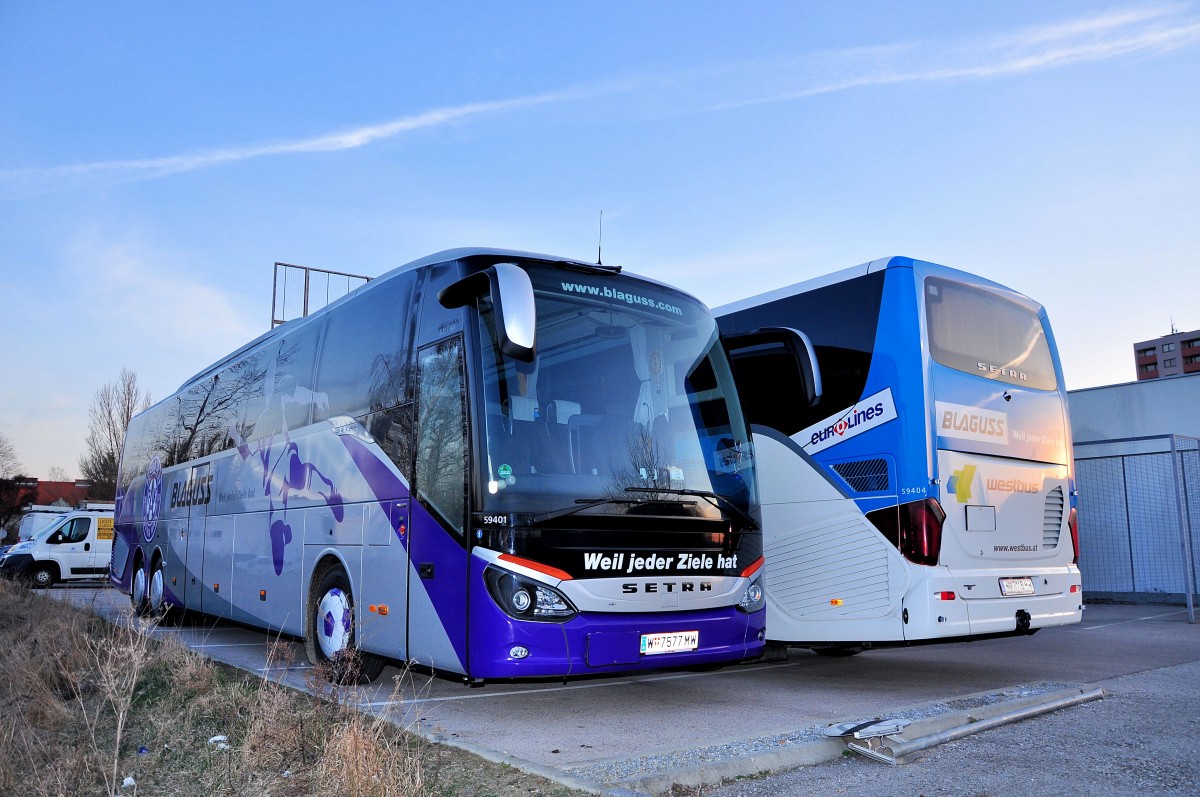 Im Vordergrund der SETRA 517 HD von BLAGUSS Reisen aus Wien,Mannschaftsbus des FC Austria Wien,Krems,11.3.2014. Liebe Gr��e an den Fahrer und Dank f�r Fotogenehmigung.