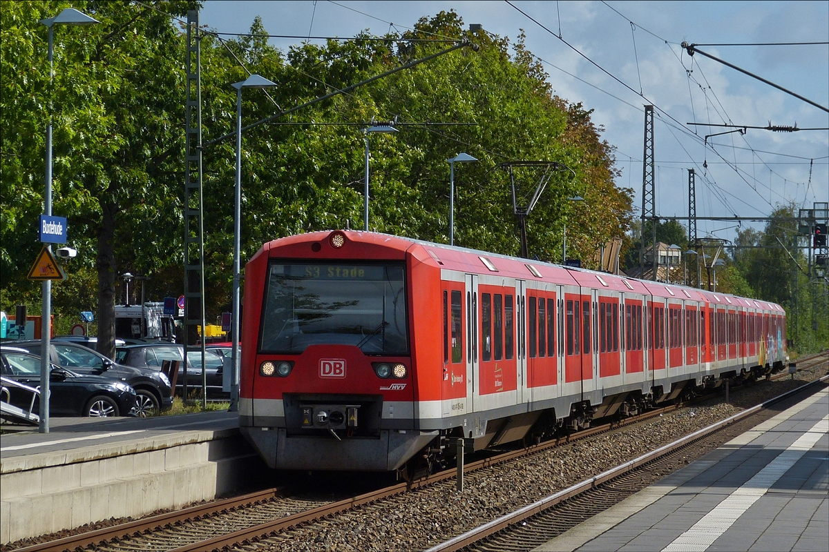 In Brunsbüttel fährt die S-Bahn BR 474, aus Richtung Hamburg in den Bahnhof ein und wird nach einem kurzen Halt seien Reise in Richtung Stade fortsetzen. 17.09.2019 (Hans)