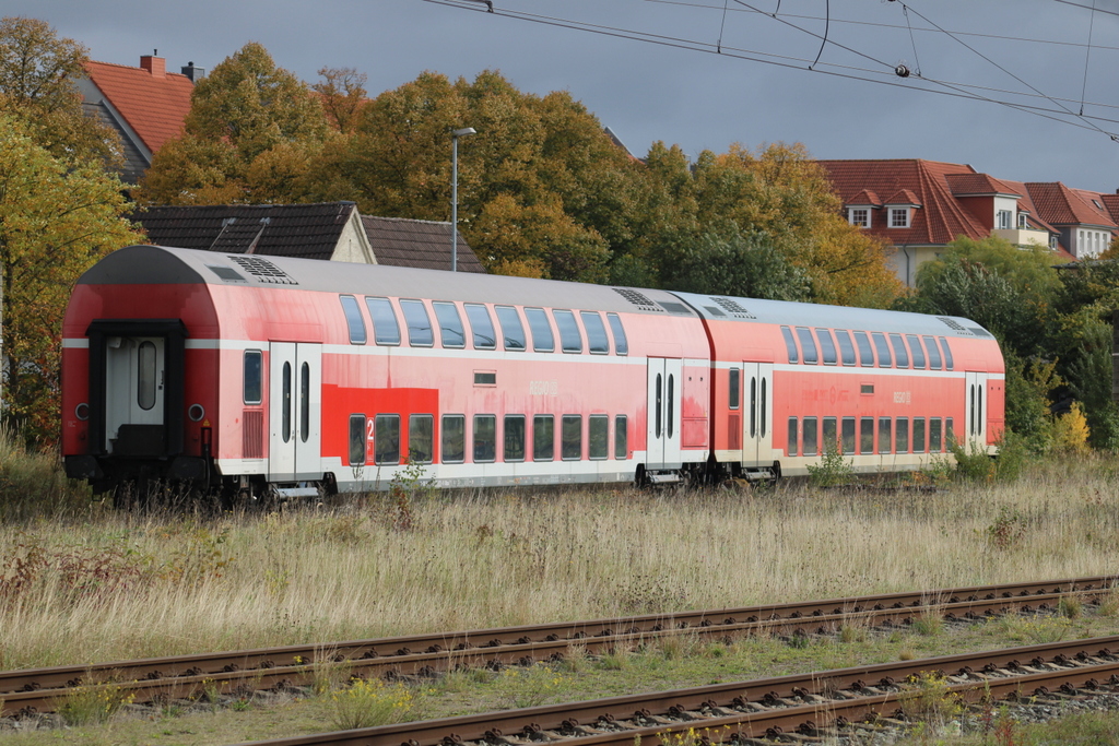 in der grünen  Oase  vom Rostocker Hbf standen die DB Regio Hocheinstiegs-Dostos einsam und verlassen.10.10.2025
