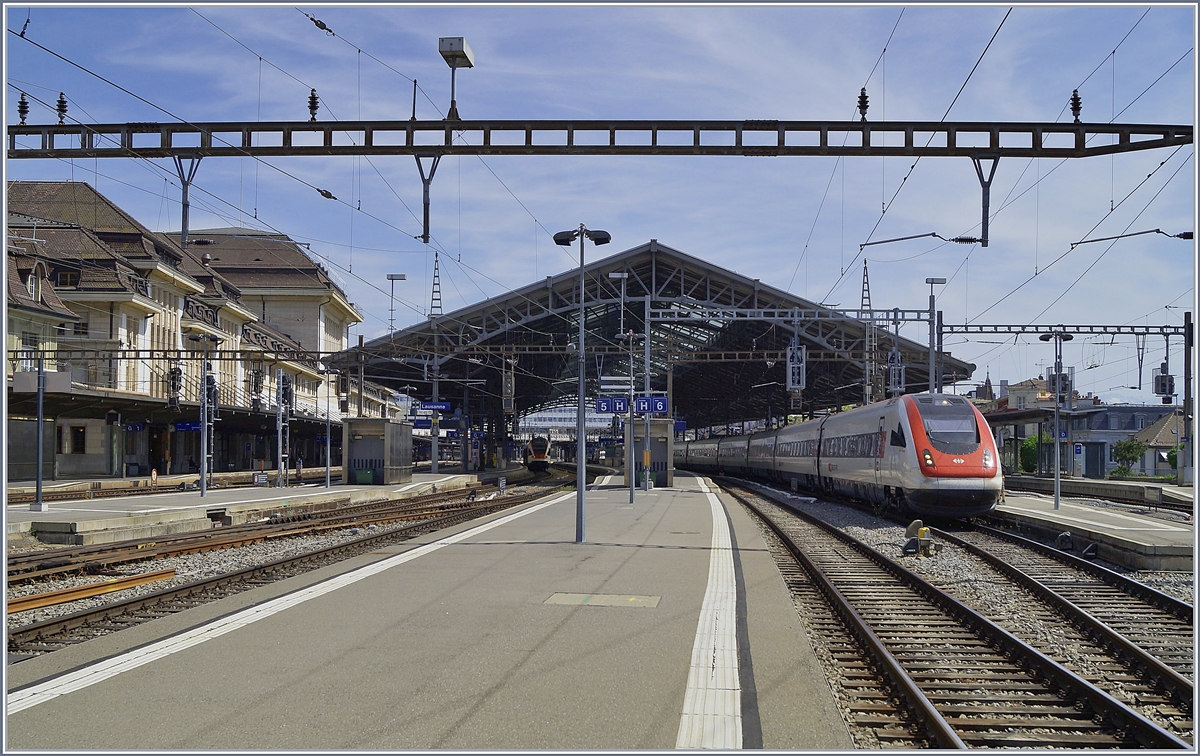 In Lausanne wartet ein ICN au die Abfahrt als IC5 nach Zürich.

17. April 2020