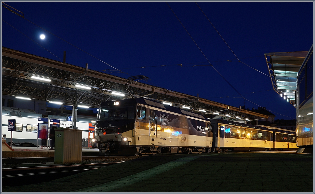 In Montreux wartet die MOB Ge 4/4 8004 mit ihrem IR 2112 auf die Abfahrt (7:44) nach Zweisimmen.

12. Januar 2020