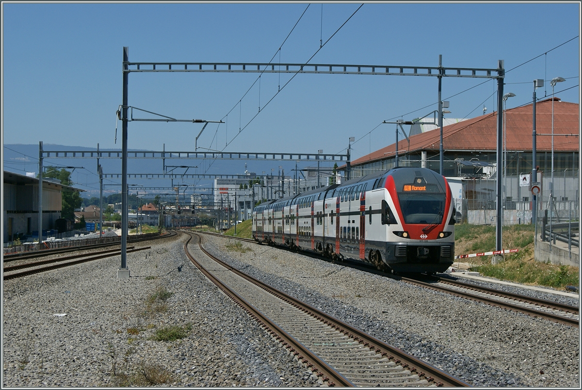 In Prilly Mallay auf dem Mittelperron stehend, hat man eine gute Sicht Richtung Renens VD und sieht links im Bild, dass das Gleis 3 von Prilly-Malley noch nicht an nun in Bau befindliche Strecke (Ausbau auf vier Gleise) angeschlosen ist.
10. Juli 2015