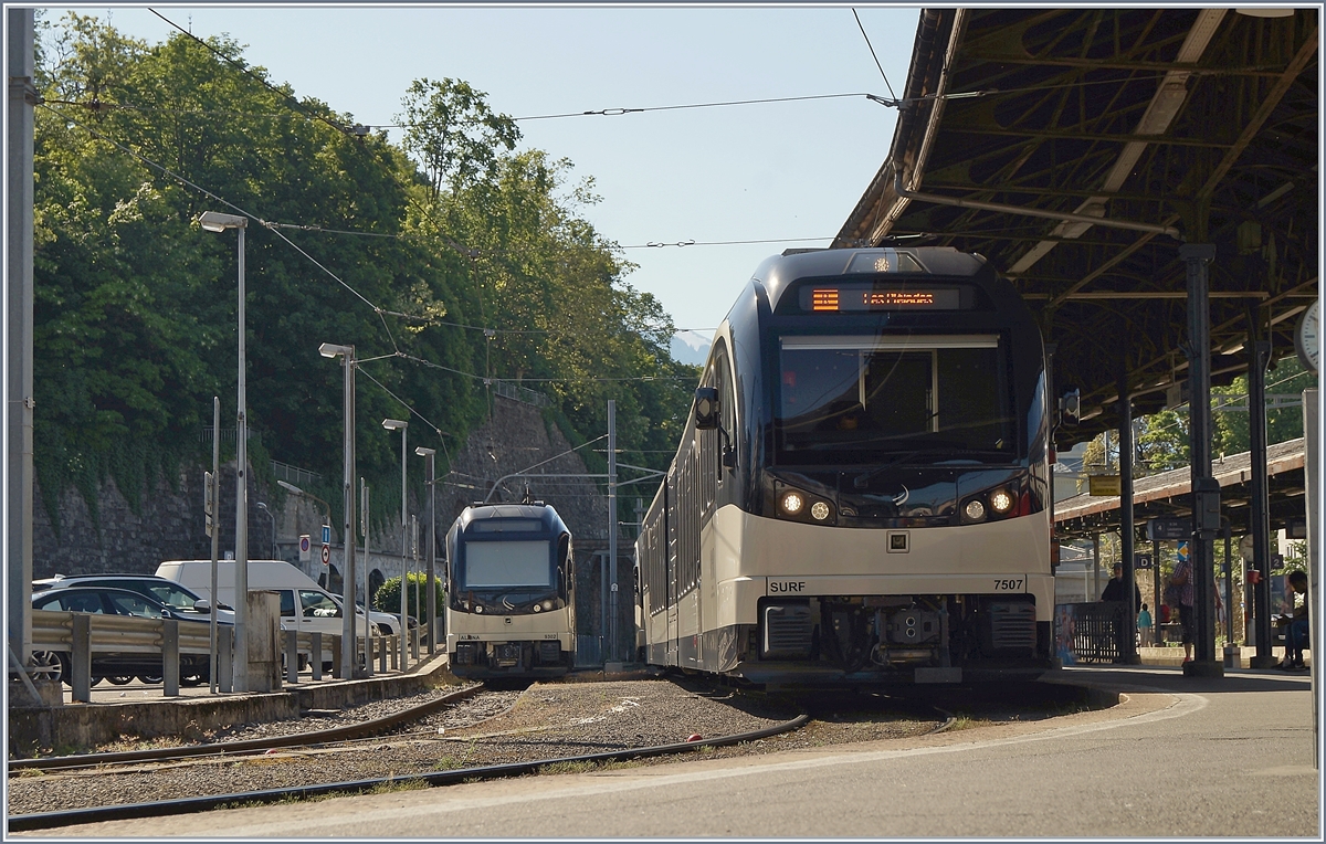 In Vevey stehen seit einigen Tagen das Alpina Paar ABe 4/4 9302 und Be 4/4 9202  Château d'Oex . 
Im Vordergrund der MVR ABDeh 2/6 7507 nach Les Pléiades. 

2. Juni 2019