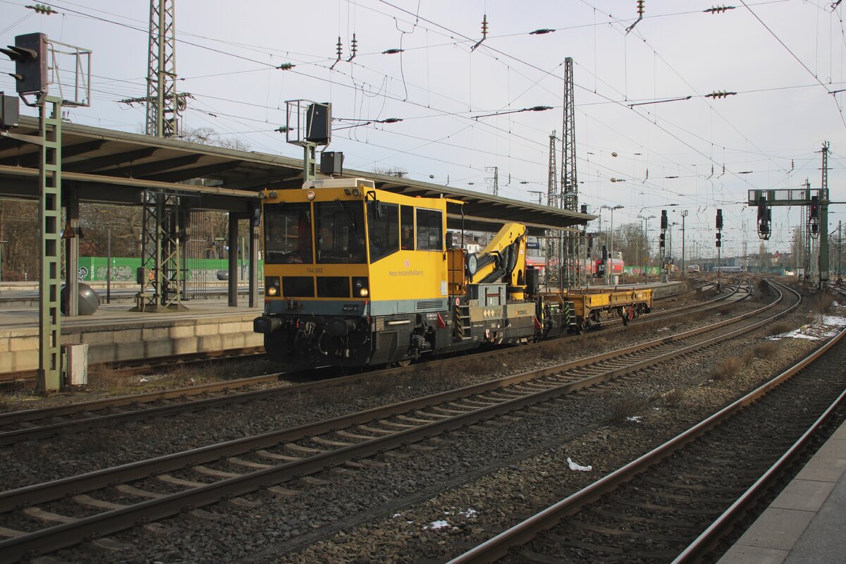 Infrago 744 002 durchfahrt am 20 Februar 2026 solo Bremen Hbf.