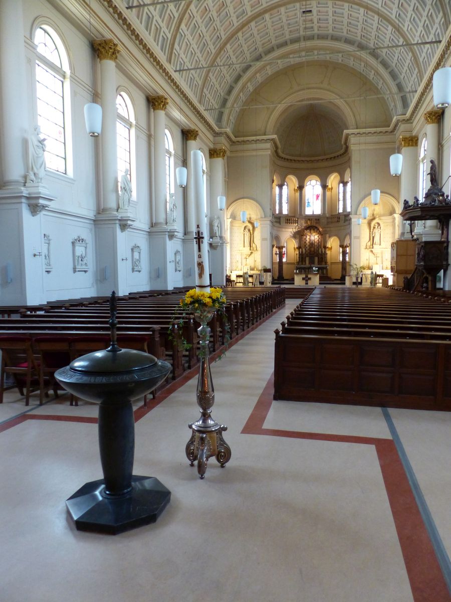 Innen Hartebrug Kirche. Haarlemmer Strasse Leiden 19-04-2020.

Interieur Hartebrugkerk. Haarlemmer straat Leiden 19-04-2020.