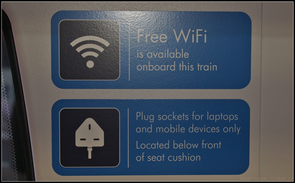 InnoTrans 2016 in Berlin: Der Siemens Desiro City f�r die South West Trains (SWT) verf�gt im ganzen Zug �ber WLAN und Steckdosen f�r Laptops oder Smartphones bzw Tablets.