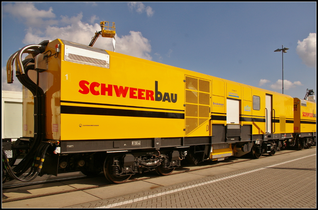 InnoTrans 2016 in Berlin: Eine der beiden Fr�saggregate der Hochgeschwindigkeitsschienenfr�se HSM von Schweerbau GmbH & Co.KG. Das Aggregat ist computergesteuert und kann bei einer Fr�sgeschwindigkeit von 800 bis 3.000 m/h eingesetzt werden.