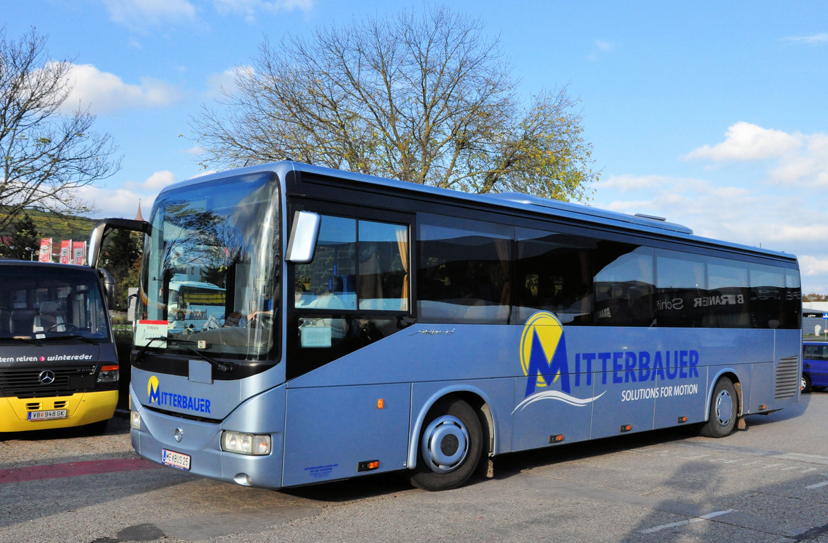 Irisbus Arway von Mitterbauer Reisen aus Nieder�sterreich in Krems gesehen.