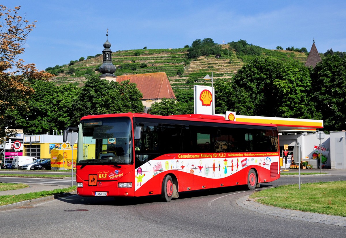 Irisbus Crossway aus Nieder�sterreich im Juni 2015 in Krems gesehen.