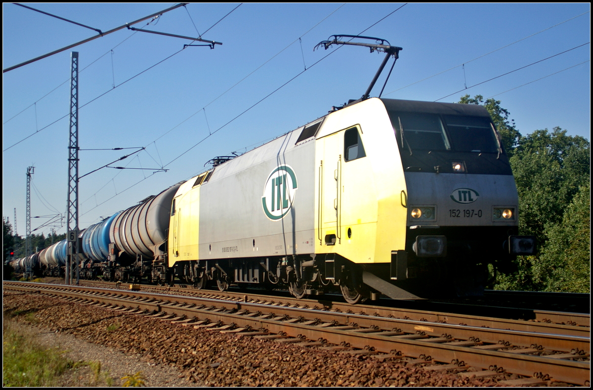 ITL 152 197-0 fuhr am fr�hen Vormittag des 30.08.2017 mit einem Kesselwagenzug zum Bahn�bergang Rudolf-R�hl-Allee in Berlin