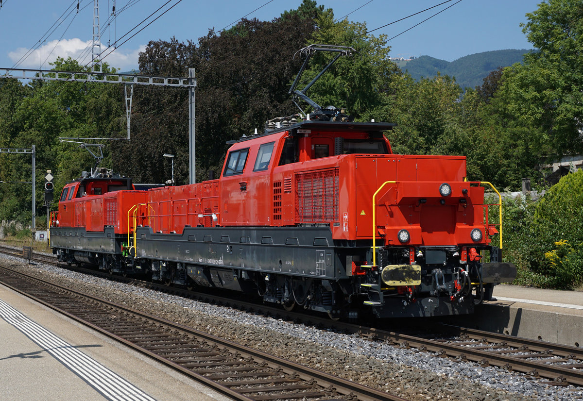 JAHRESRCKBLICK 2018
von Walter Ruetsch
Serie Nr. 4
Zwei SBB Aem 940 Zweikraftloks auf Testfahrt bei Solothurn-West am 20. August 2018.
