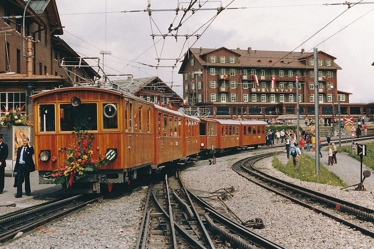JB: Grosser Bahnhof Kleine Scheidegg anfangs der 80er-Jahre.
Foto: Walter Ruetsch 