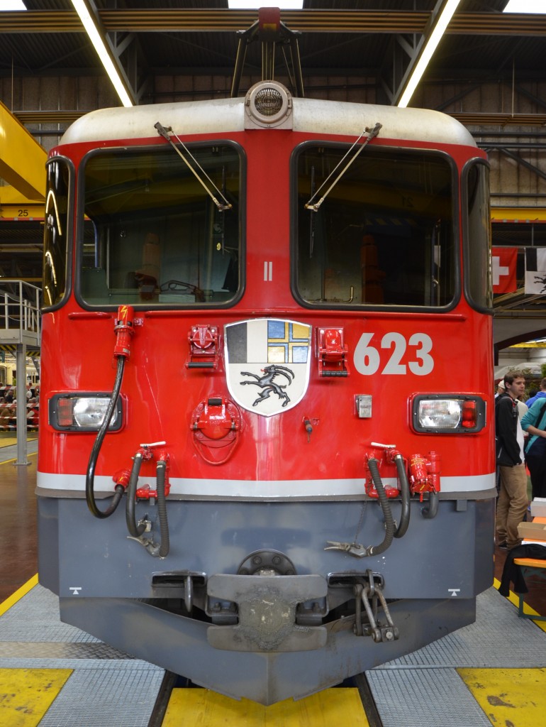 Jubiläum 125 Jahre RhB am 10.05.2014. Frontansicht der Jubiläumslokomotive Ge 4/4 II 623 Bonaduz, die als  Begrüssungslokomotive  in der Depothalle aufgestellt war.