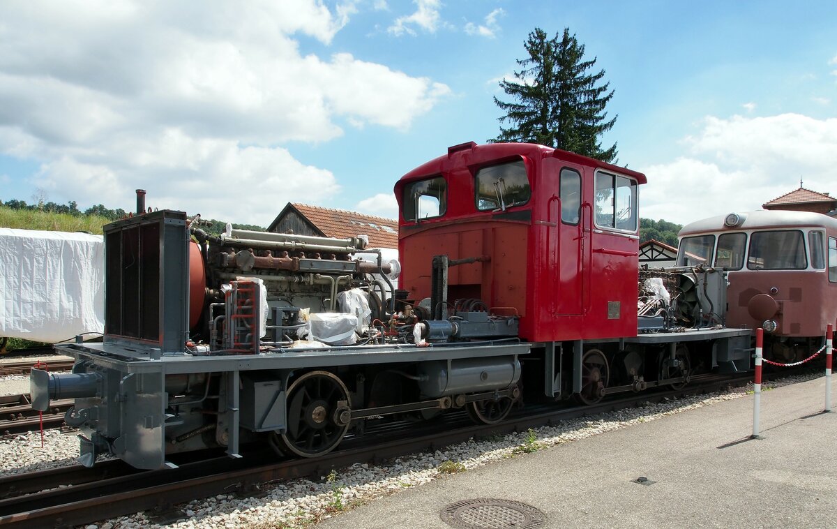 Jung Diesellok Gm 4/4 Nr.111  Jumbo  ehemals LSE bei der Härtsfeldbahn in Neresheim am 13.08.2016 in Aufarbeitung. Hersteller Fa Jung in Jungenthal Baujahr 1950. Die Lok war lange bei der Luzern-Stans-Engelberg-Bahn beheimatet.