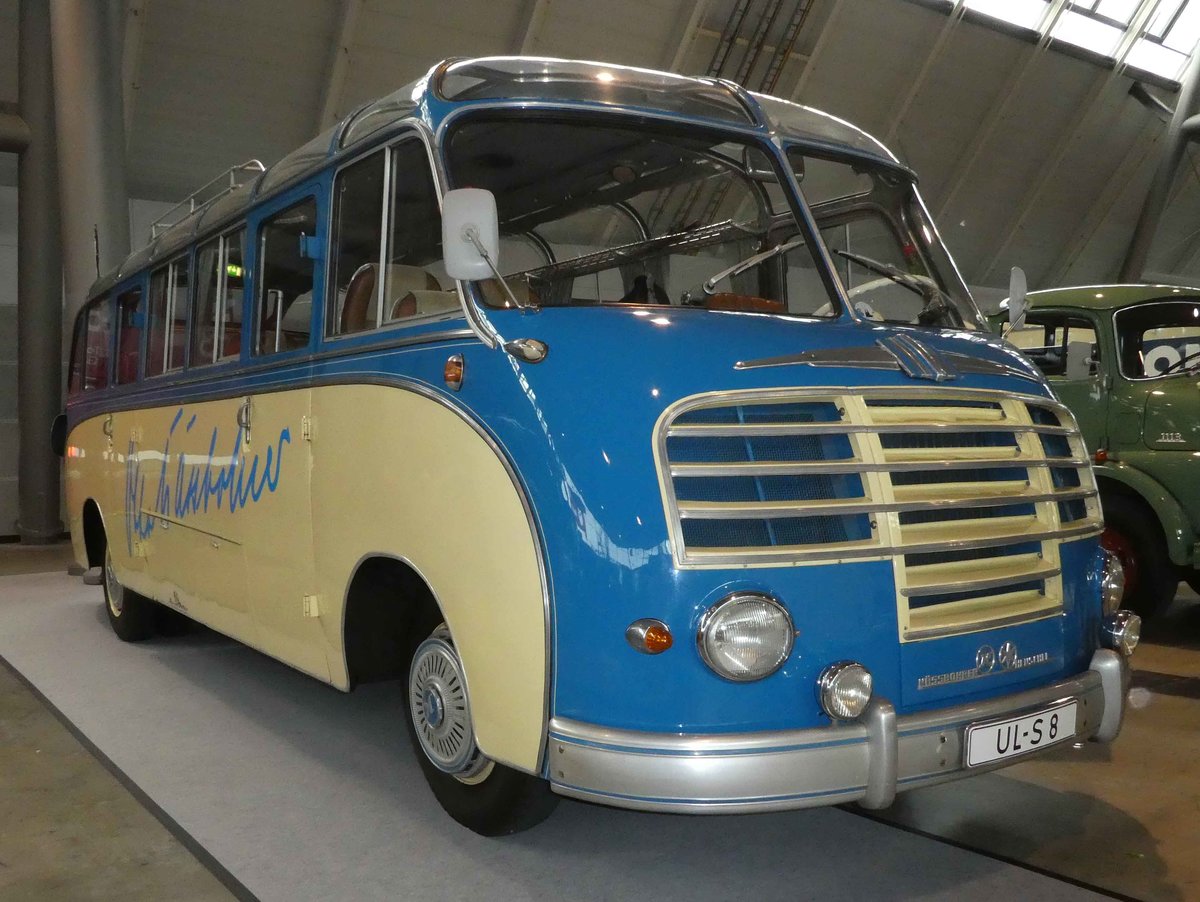 K�ssbohrer Setra S 8 ausgestellt bei der Retro Classic 2019 in Stuttgart
