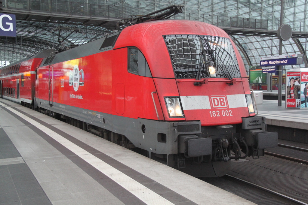 Kaum aus Rostock angekommen in Berlin ging es gleich zu Gleis 12 im Berliner Hbf dort stand dann schon 182 002.Aufgenommen am 26.09.2014