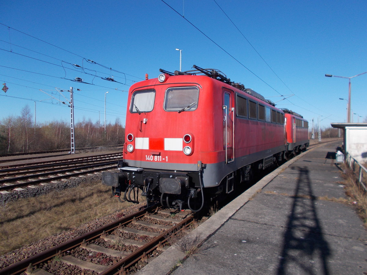 Kein Aprilscherz:am 01.April 2016 standen zwei 140er in Mukran:140 811 und 140 815.