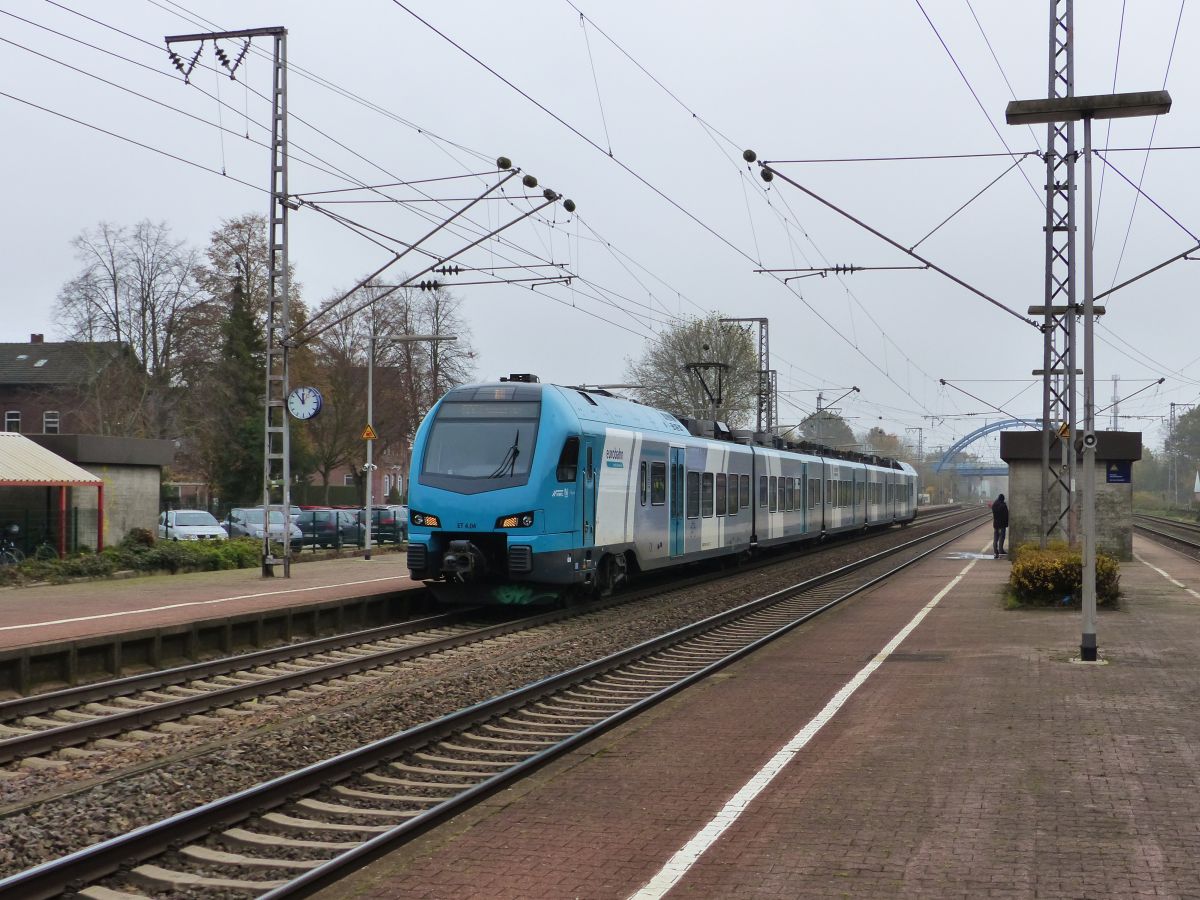 Keolis Eurobahn Stadler FLIRT 3 Triebzug ET 4.04 Gleis 4 Salzbergen 21-11-2019.

Keolis Eurobahn Stadler FLIRT 3 treinstel ET 4.04 spoor 4 Salzbergen 21-11-2019.