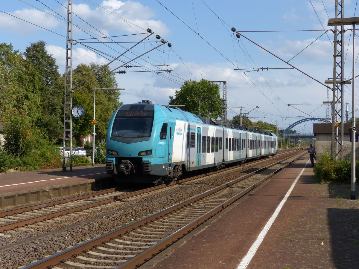 Keolis Eurobahn Triebzug ET 4 06 Gleis 4 Salzbergen 17-08-2018.

Keolis Eurobahn treinstel ET 4 06 spoor 4 Salzbergen 17-08-2018.