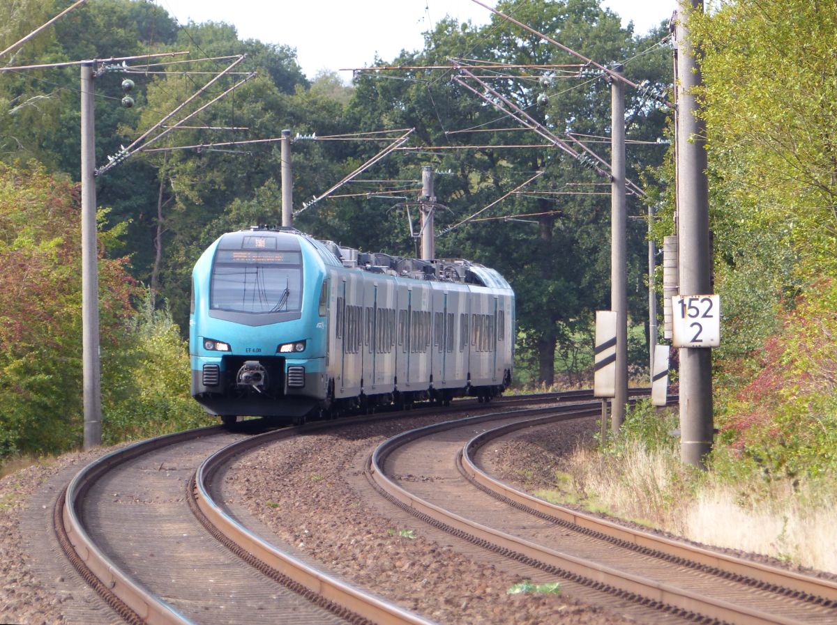 Keolis Eurobahn Triebzug ET 4 08 bei Bahnbergang Fuchsweg, Laggenbeck, Ibbenbren 28-09-2018. 

Keolis Eurobahn treinstel ET 4 08 bij overweg Fuchsweg, Laggenbeck, Ibbenbren 28-09-2018