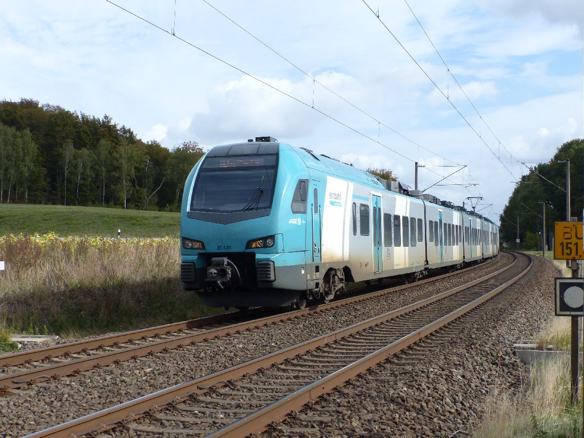 Keolis Eurobahn Triebzug ET 4 01 bei Bahnbergang Fuchsweg, Laggenbeck, Ibbenbren 28-09-2018. 

Keolis Eurobahn treinstel ET 4 01 bij overweg Fuchsweg, Laggenbeck, Ibbenbren 28-09-2018