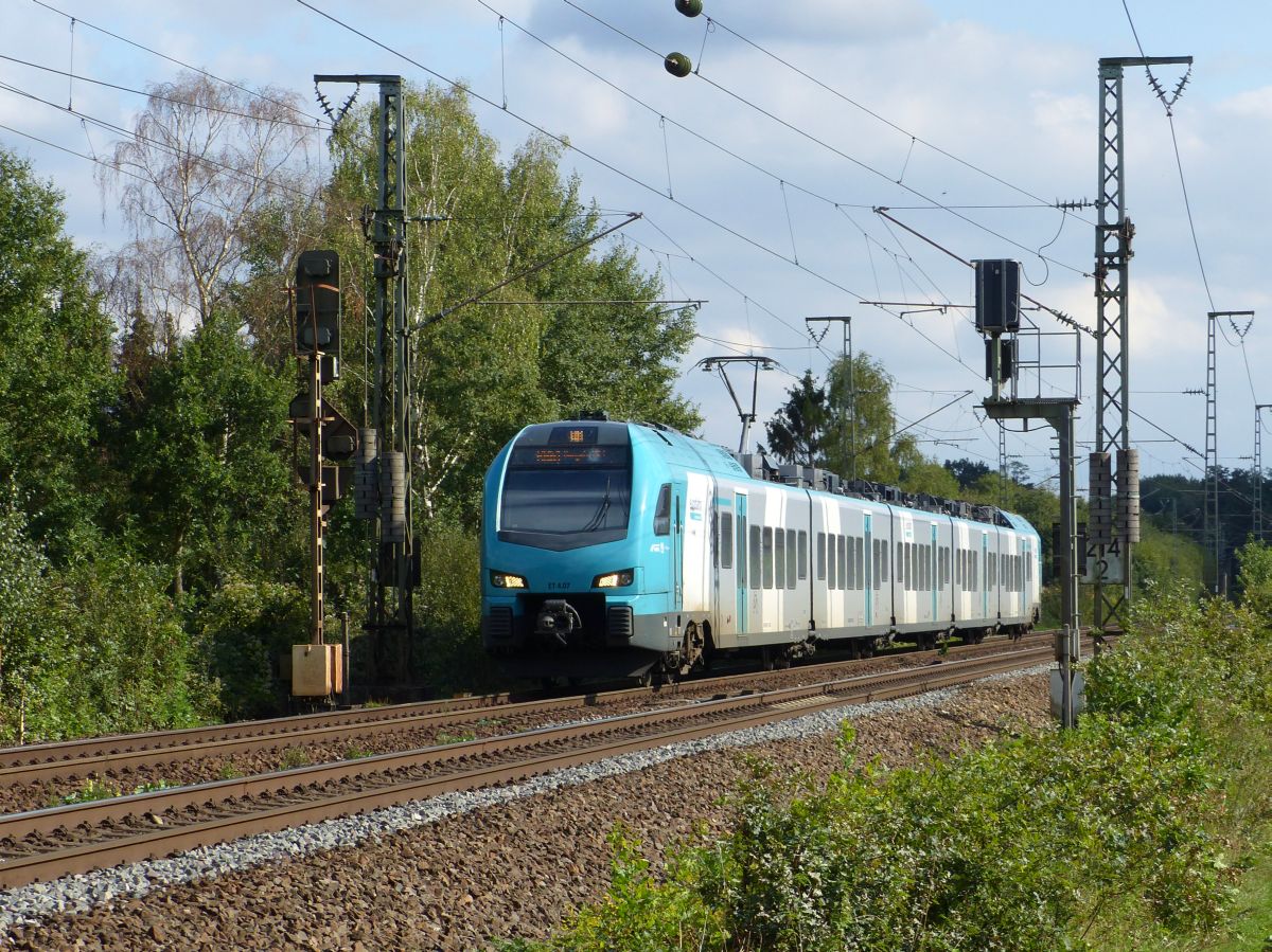 Keolis Eurobahn Triebzug ET 4.07 Devesstra�e, Salzbergen 13-09-2018.

Keolis Eurobahn treinstel ET 4.07 Devesstra�e, Salzbergen 13-09-2018.