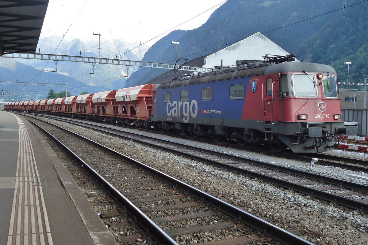 Kieszug mit 620 074 steht am 4 Juni 2014 in Erstfeld.