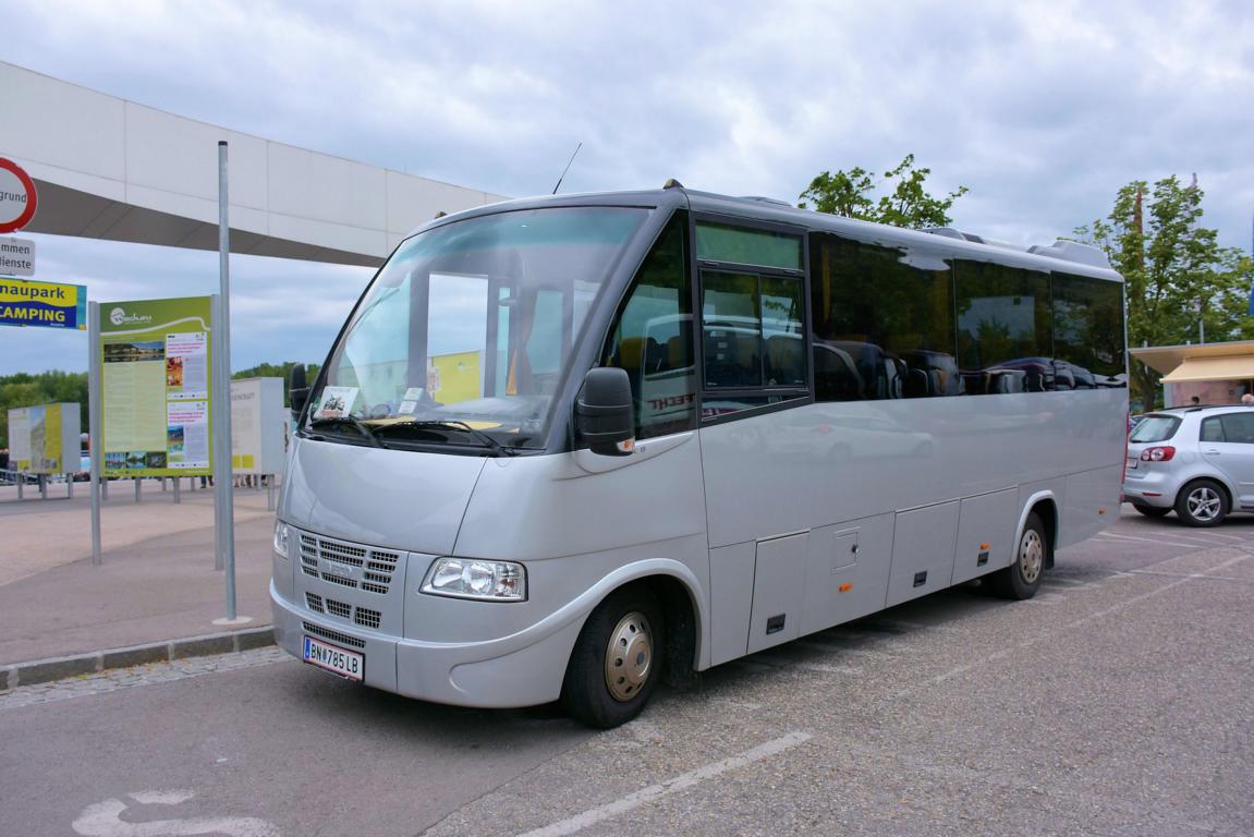Kleinbus IVECO 65C 8 aus Nieder�sterreich in Krems.