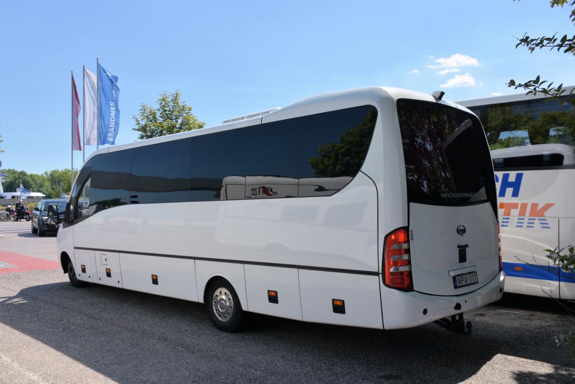 Kleinbus Iveco Irisbus aus Ungarn 06/2017 - in Krems.