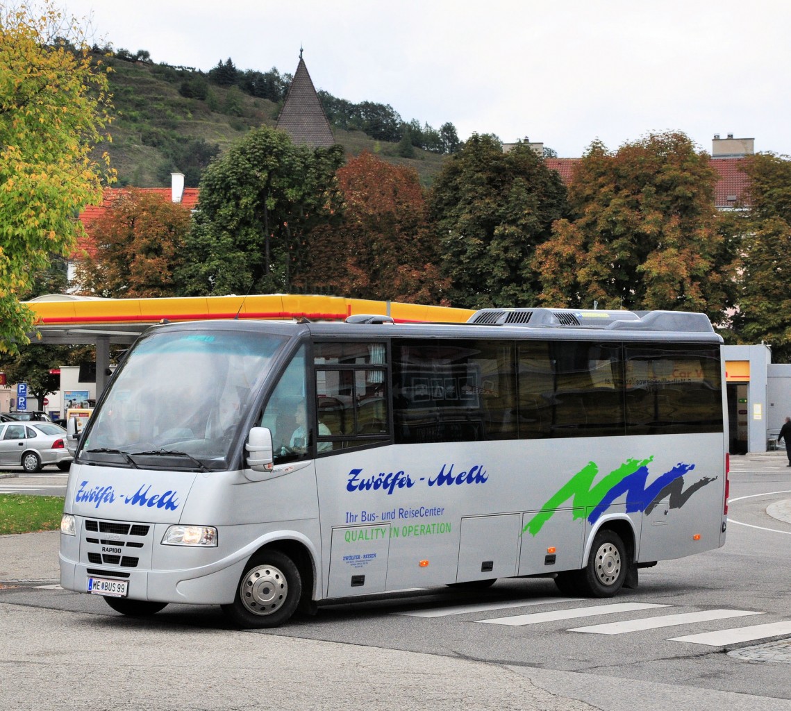 Kleinbus IVECO RAPIDO von ZW�LFER Reisen / �sterreich im Septemnber 2013 in Krems.