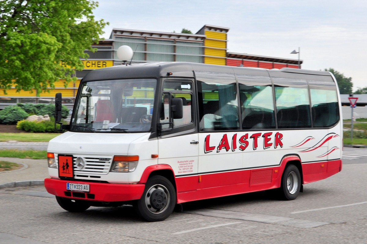 Kleinbus Mercedes 815 D von der Bustouristik Laister aus �sterreich im Mai 2014 in Krems.