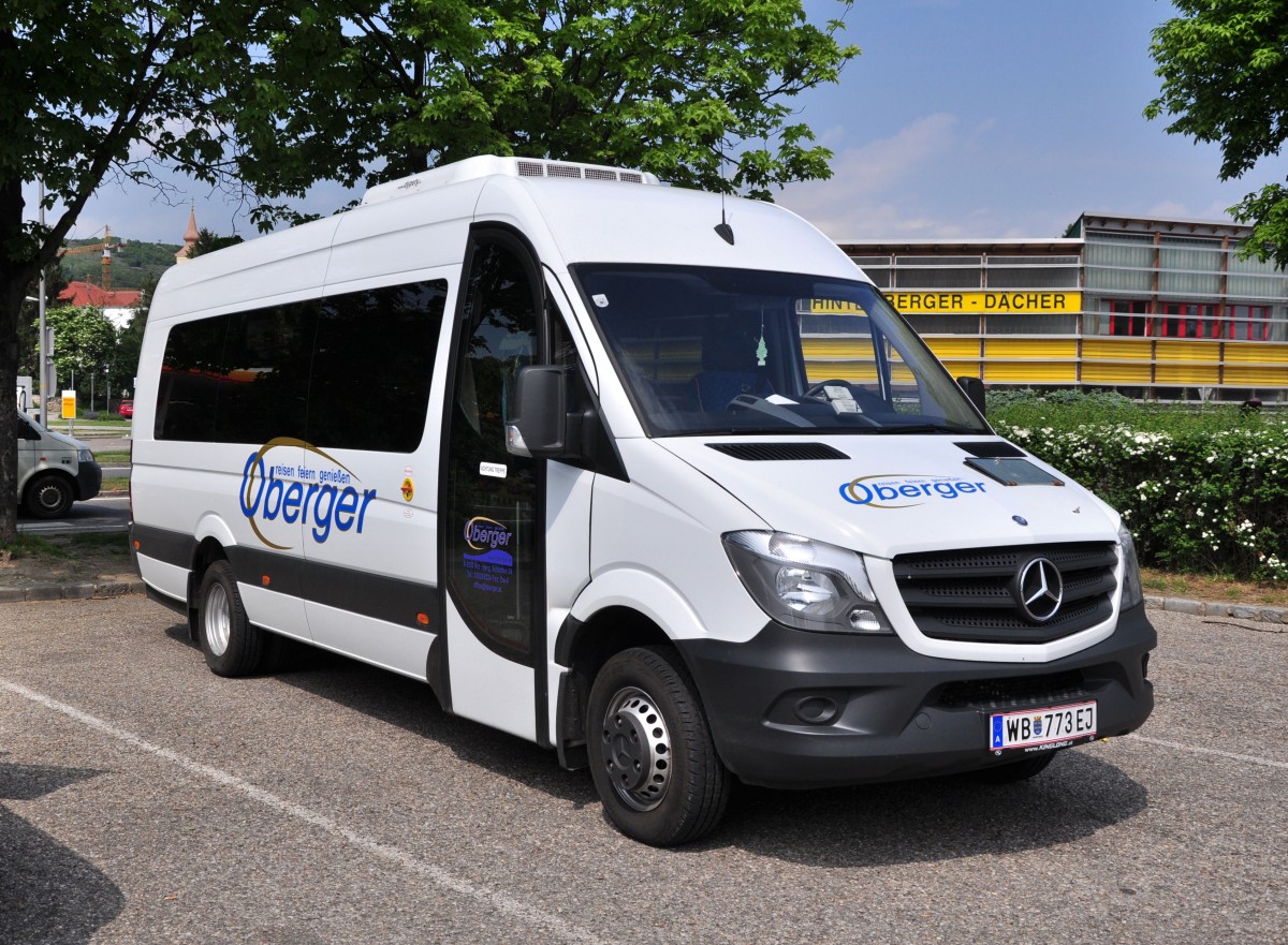 Kleinbus Mercedes Sprinter von Oberger Reisen aus sterreich am 13.5.2015 in Krems.