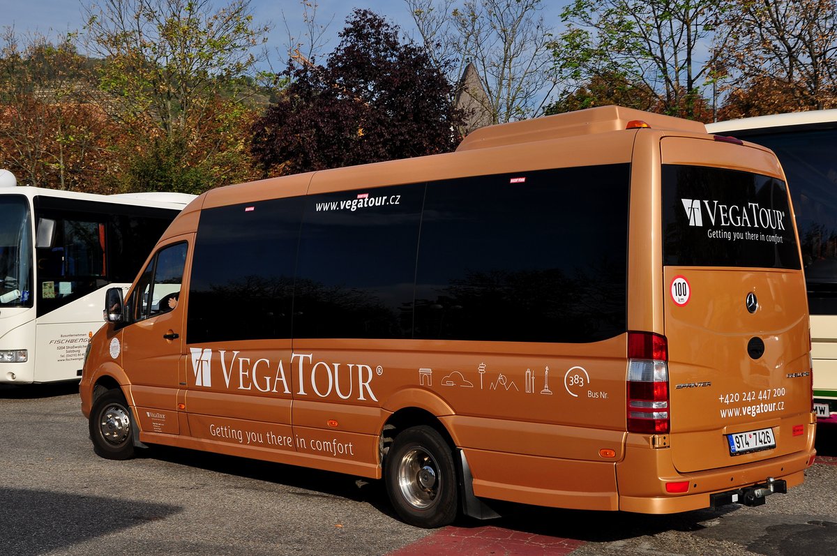 Kleinbus Mercedes Sprinter von Vega Tour aus der CZ in Krems gesehen.