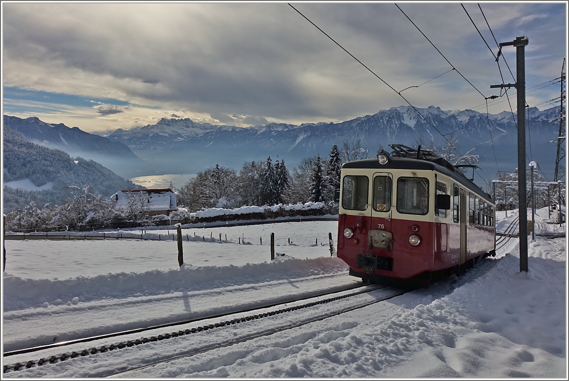 Kleine Bahn auf der Fahrt durch eine grossartige Landschaft.
(21.01.2015)