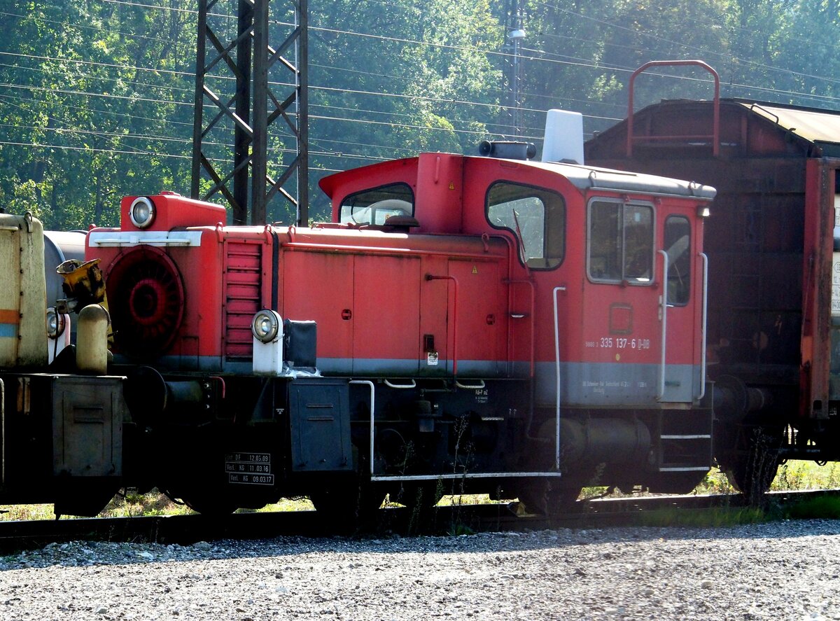 Kf III 988-3 335 137-6 D-DB in Neu-Offingen am 09.10.2021.