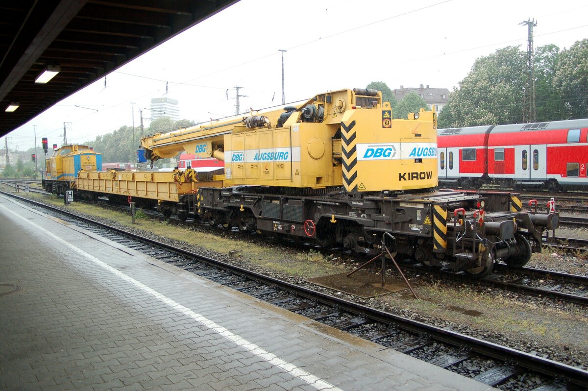 Kranzug Kirow 800 der DBG Augsburg, gezogen von 203 303-3 der DB in Ulm am 17.05.2008.