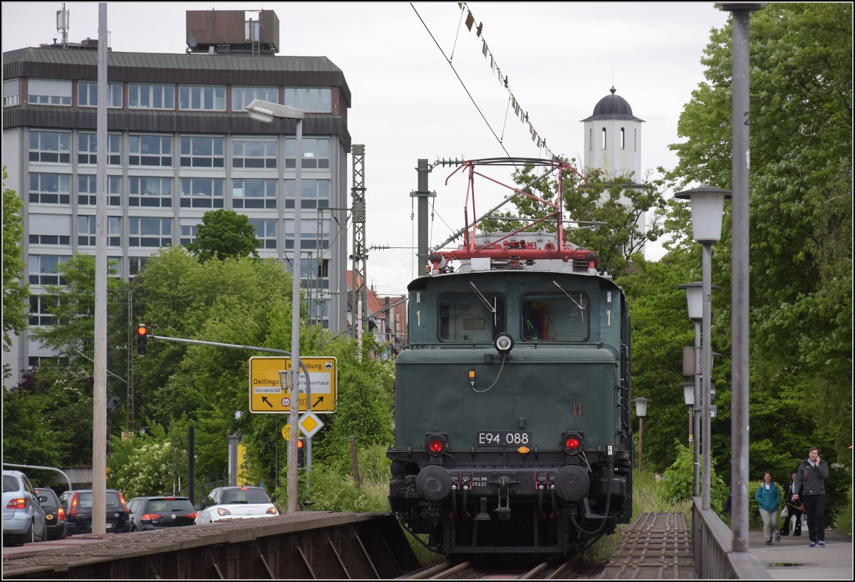 Krokodilalarm am See.

Rückfahrt 194 088 auf der Konstanzer Rheinbrücke. Mai 2022. 