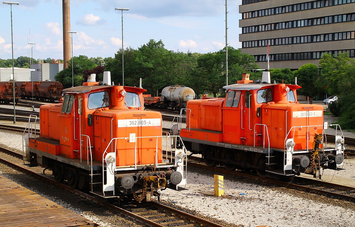 Kultdiesel im Rbf Maschen...nicht wegzudenken sind die guten alten Dreibeiner oder Frausechzig in Maschen und so werden sie auch weiterhin eingesetzt...363 622-2(REV/BCS X/20.07.11) und 362 805-4(REV/BCS X/18.06.09, Verl/AM9/17.06.16) geniessen hier die Wochenedruhe in MAschen. 26.07.2015