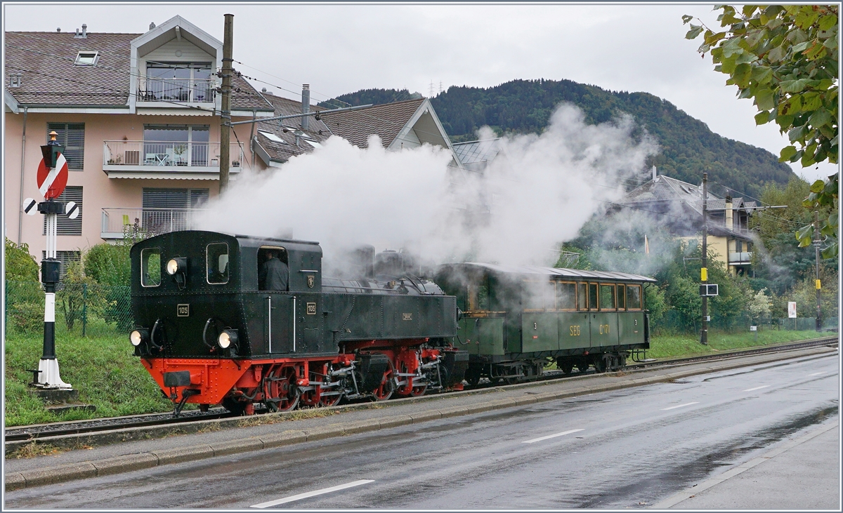 Kurz, aber einheitlich Süddeutsch zeigt sich dieser Blonay Chamby Dampfzug mit der G 2x 2/2 105 und der SEG C4 171 bei der Ankunft in Blonay.

26. Sept. 2020