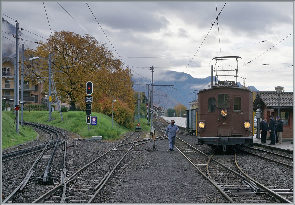 LA DER 2020 du Blonay-Chamby  / Saison Abschluss der Blonay-Chamby Bahn: Die BOB HGe 3/3 29 hat mit Zug den Bahnhof von Blonay erreicht und wartet nun auf das Manöver. 

24. Okt. 2020