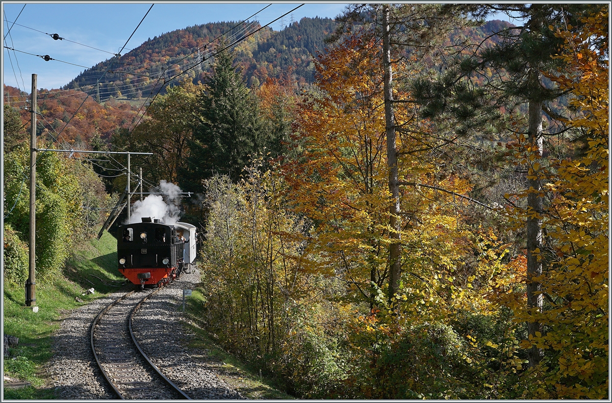  LA DER 2020 du Blonay-Chamby  / Saison Abschluss der Blonay-Chamby Bahn: Mit einem verstärkten Fahrplan und viel Dampf wird vor dem  Winterschlaf  (bzw. Arbeit im DépÔt Chaulin) nochmals viel Betrieb gemacht. Die G 2x 2/2 105 mit ihrem Reisezug auf dem Weg nach Blonay kurz vor Chantmerle.

25. Okt. 2020