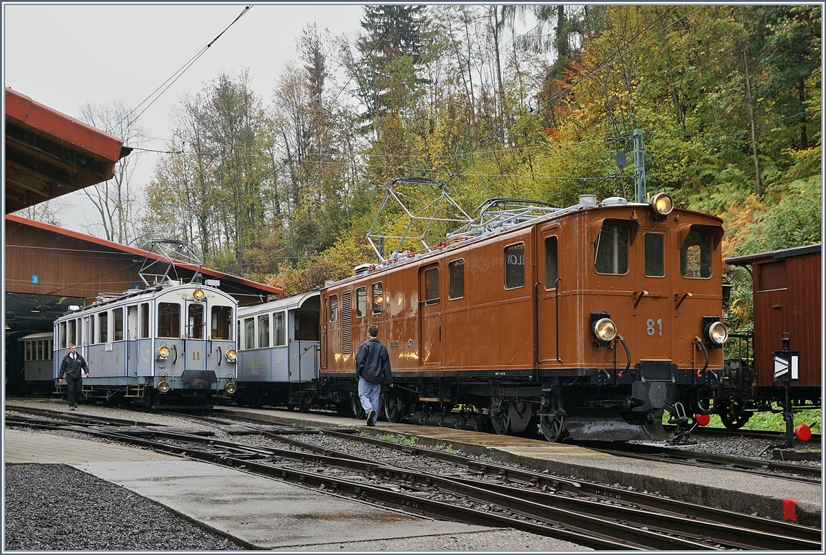 La Dernière du Blonay - Chamby - das 50. Jahre Jubiläum beschliesst die Blonay Chamby Bahn mit einer Abschlussvorstellung: die zehn Jahren ausser Betrieb gestandene Bernina Bahn Ge 4/4 81 (ex RhB Ge 4/4 11) in Chaulin.
27.Okt. 2018