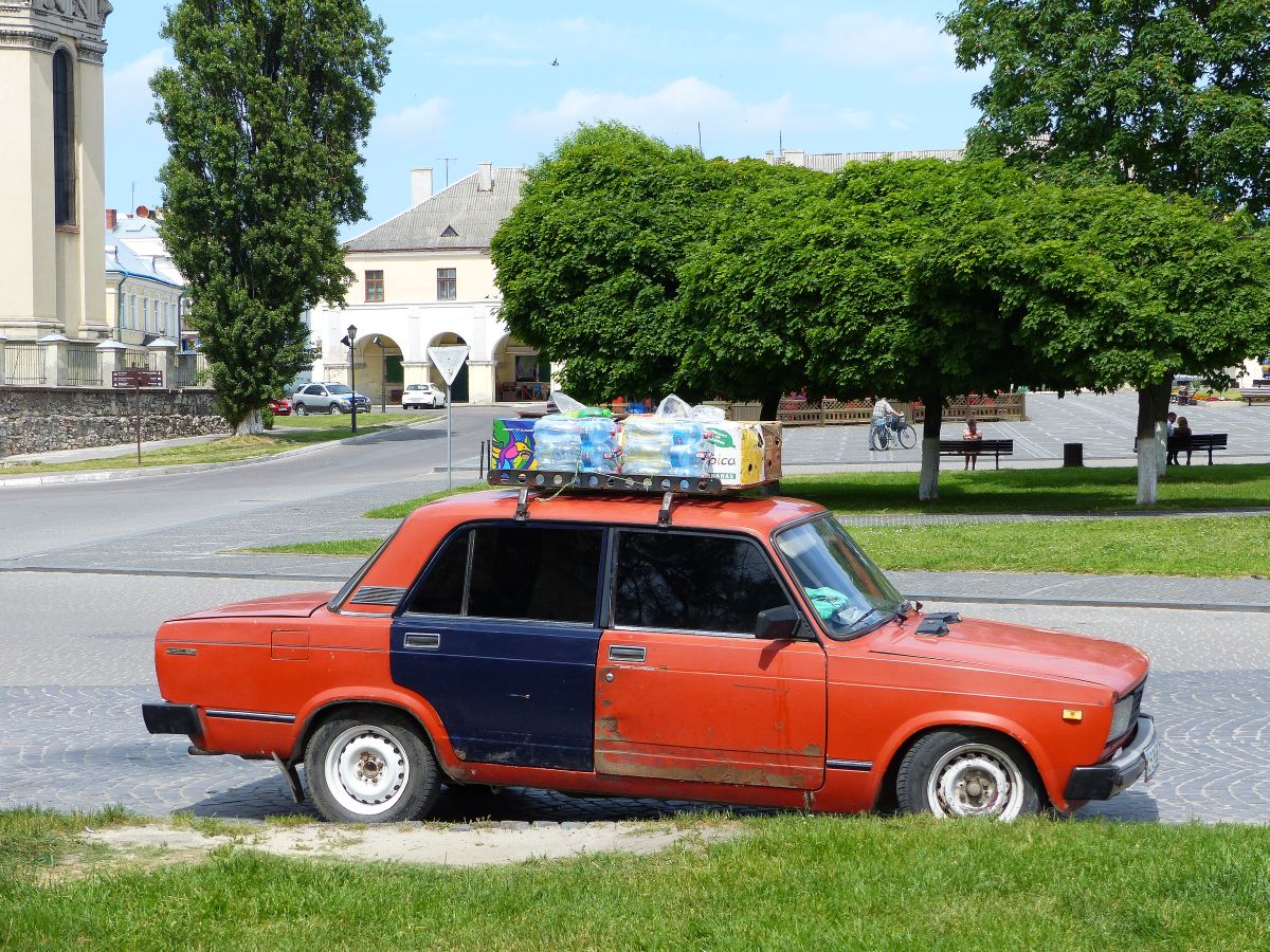 Lada 2107 PKW Vicheva PLatz in Zhovkva 06-06-2017.


Lada 2107 personenauto Vicheva plein in Zhovkva 06-06-2017.