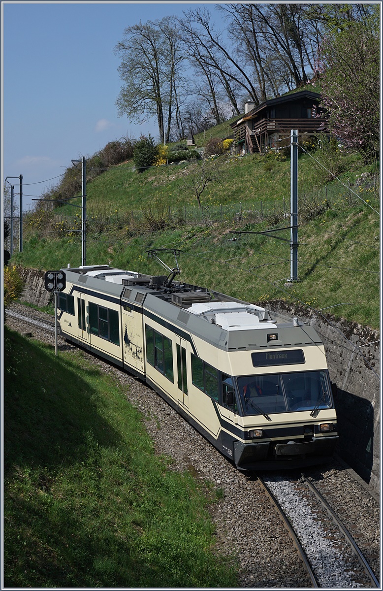 Langsam werden die CEV /MVR GTW Be 2/6 an der Riviera selten. Grund genug, sie nochmals im Bild festzuhalten.
Der CEV / MVR GTW Be 2/6 7004 als Regionalzug 2333 Les Avants - Montreux kurz vor Sonzier.
3. April 2007 