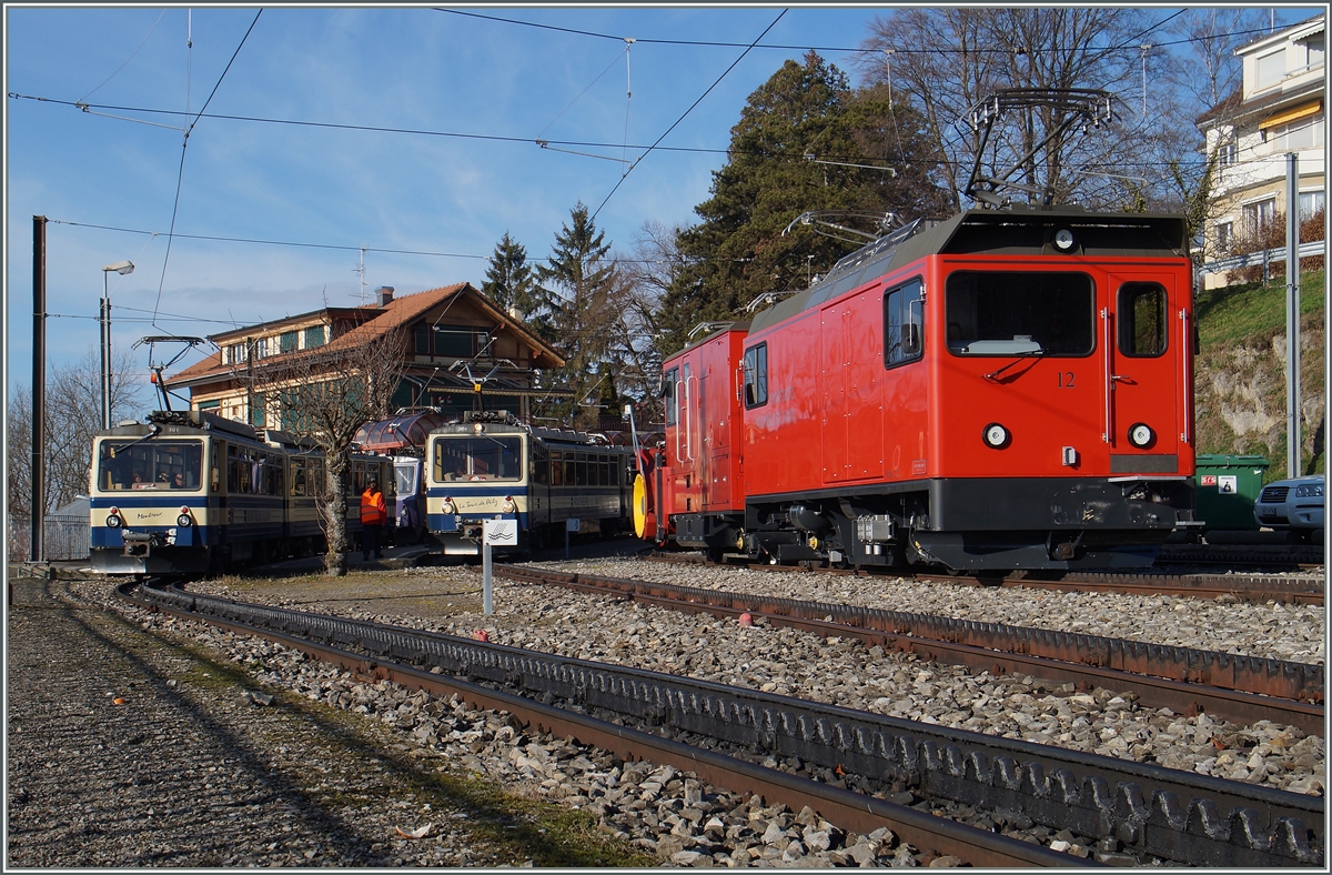  Last mile  in Kleinformat: die Rochers de Naye Hem 2/2 12 Baujahr 2013/Stadler) in Glion.
8. Dez. 2015
