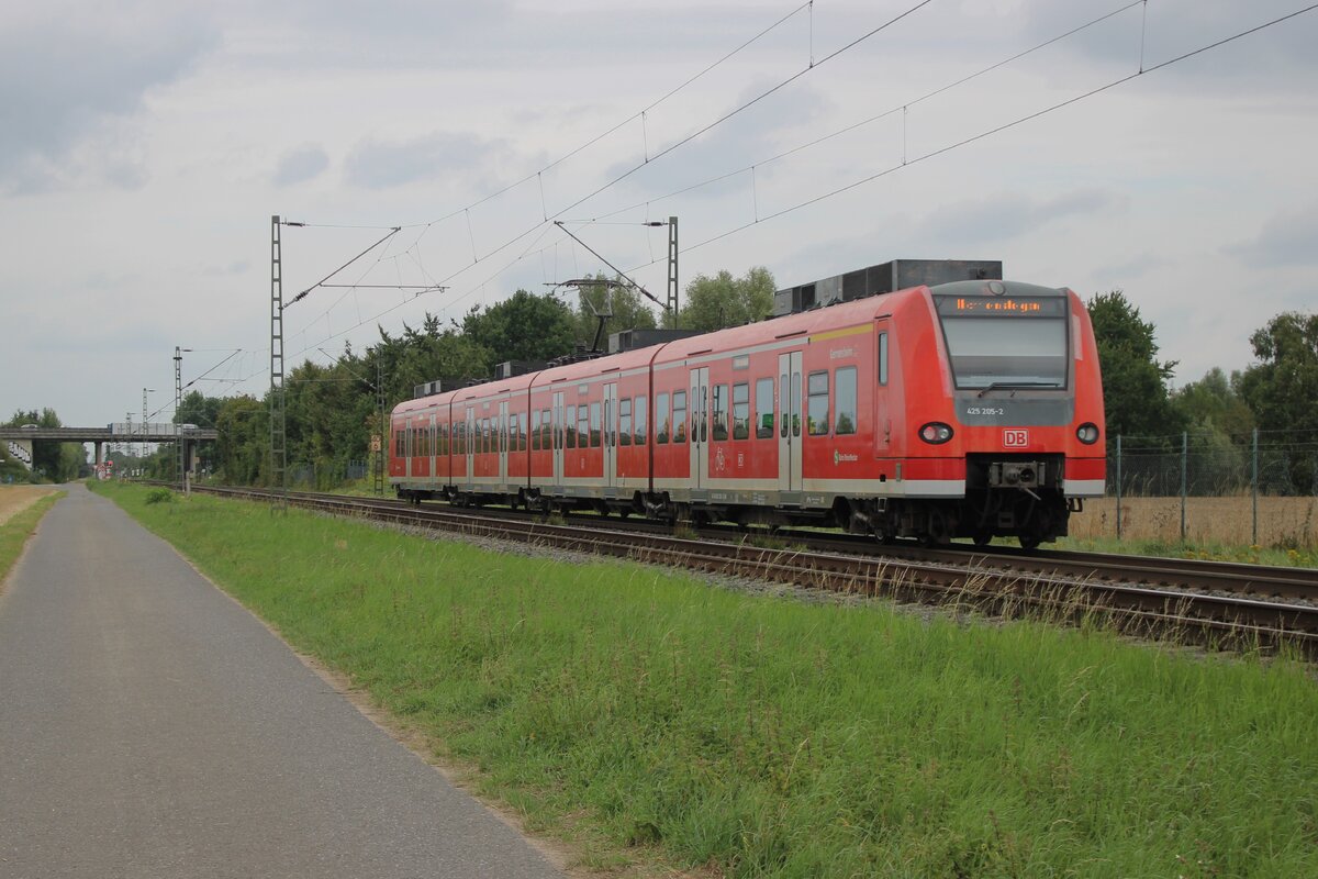 Leerüberfuhrung des 425 205 bei Kaarst-Broicherseite am 8 Augustus 2025.