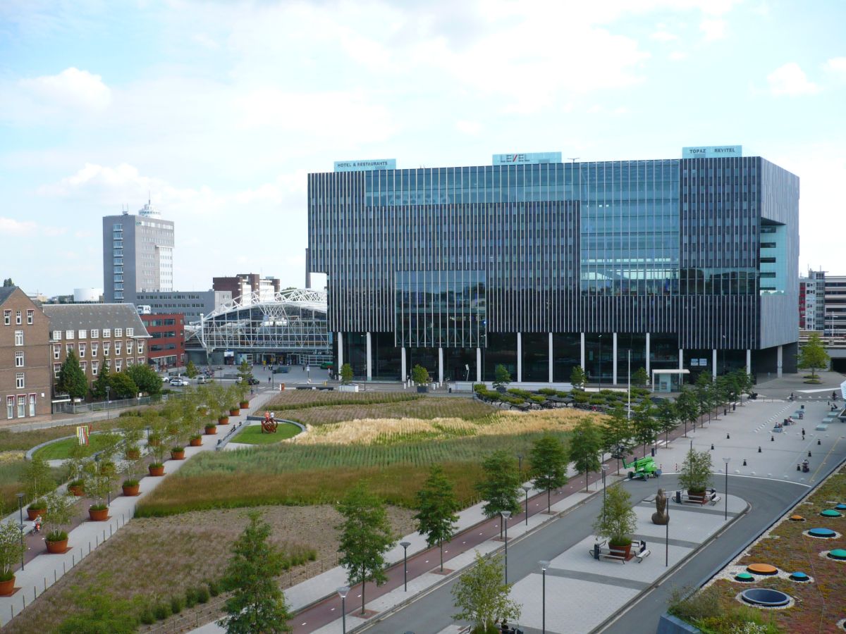 Leiden Centraal Station, Bargelaan und Albinusdreef Leiden 27-08-2017.

Leiden Centraal Station, Bargelaan en Albinusdreef Leiden 27-08-2017.