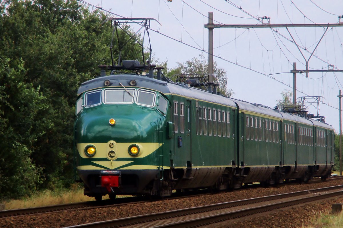 Leider war nr ein Notbild von ex-NS 766 in Wijchen am 28 Juli 2018 mglich wegen ein Zugkreuzung.