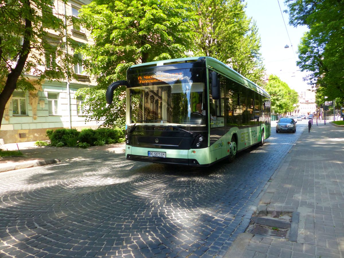 LET (Lviv Elektro Trans) Electron E19101 elektrischer Bus . Lystopadovoho Chynu Strasse, Lviv, Ukraine 28-05-2017.

LET (Lviv Elektro Trans) Electron E19101 elektrische bus. Lystopadovoho Chynu straat, Lviv, Oekrane 28-05-2017.