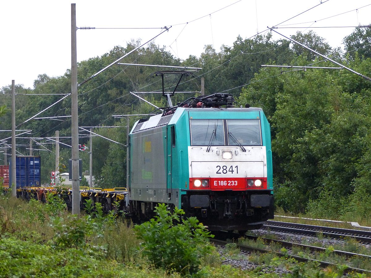 Lineas TRAXX Lokomotive 2841 Bahn�bergang Haagsche Stra�e, Emmerich, Deutschland 21-08-2020.

Lineas TRAXX locomotief 2841 bij overweg Haagsche Stra�e, Emmerik, Duitsland 21-08-2020.